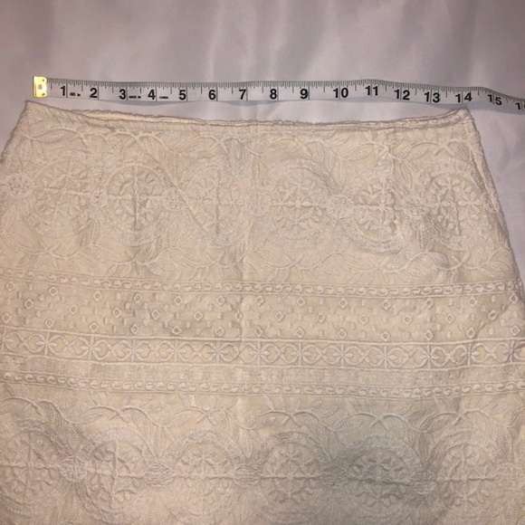 H&M Cream Skirt - Picture 2 of 4